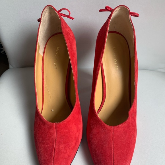 Red hot heels. - Picture 3 of 5